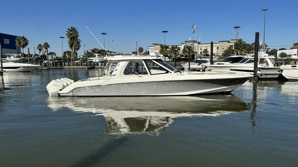 Boston Whaler 380EX REALM 