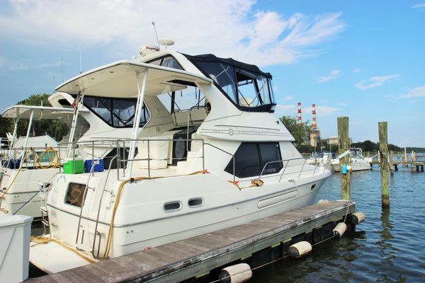 Bayliner 1995 3587 Motoryacht - main image