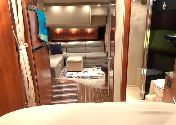 Cruisers-yachts 420-EXPRESS-BLUE-HULL image