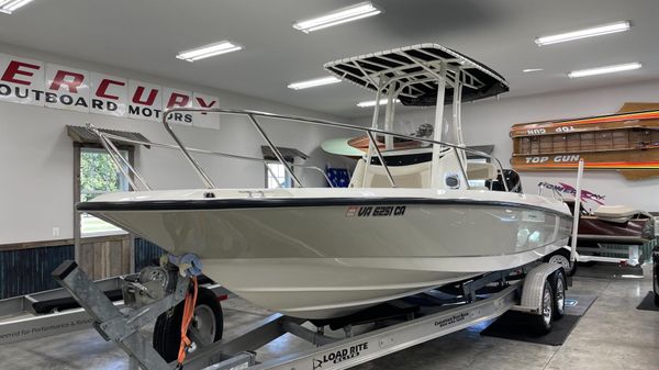 Boston Whaler 240 Dauntless 