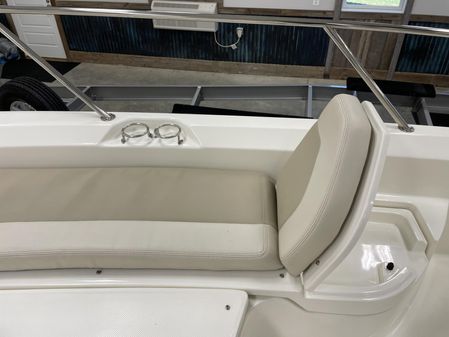 Boston Whaler 240 Dauntless image