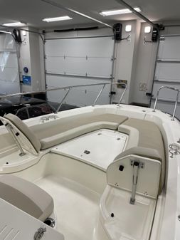 Boston Whaler 240 Dauntless image