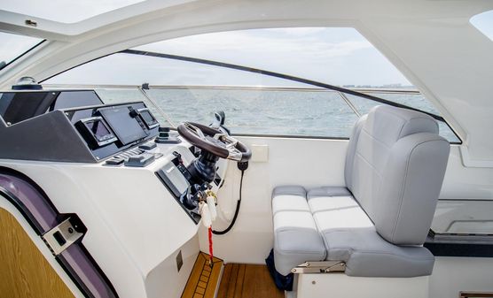 Sealine S330V image