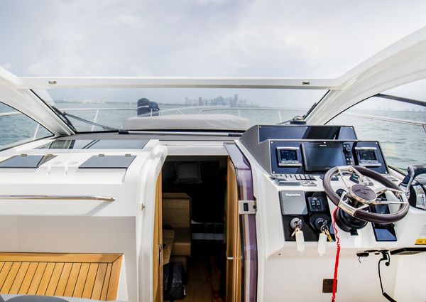 Sealine S330V image