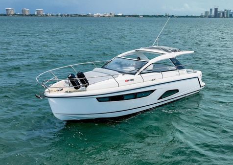 Sealine S330V image