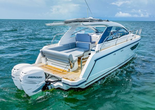 Sealine S330V image