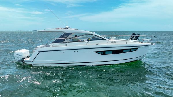 Sealine S330V 