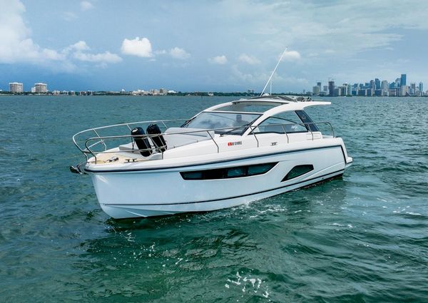 Sealine S330V image