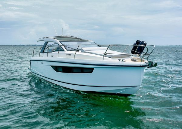 Sealine S330V image