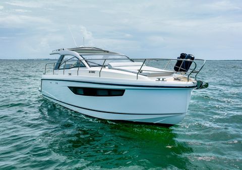 Sealine S330V image