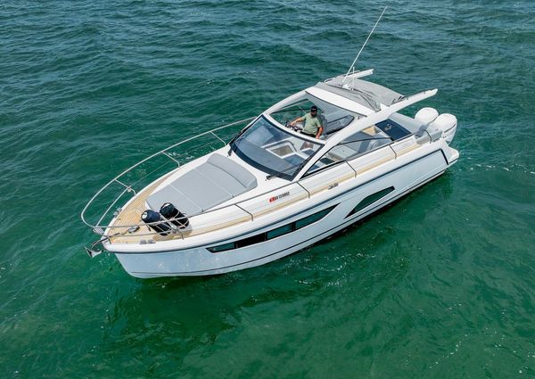 Sealine S330V image