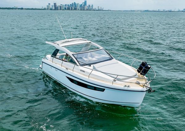 Sealine S330V image