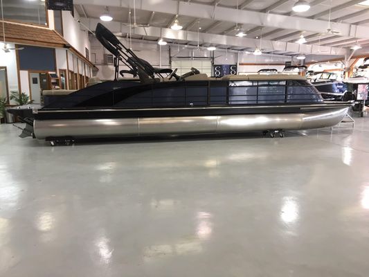 Bennington 28 QSB - main image