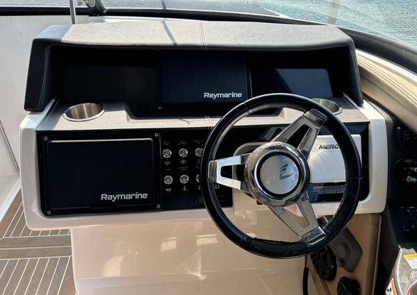 Sea Ray 350 SLX image