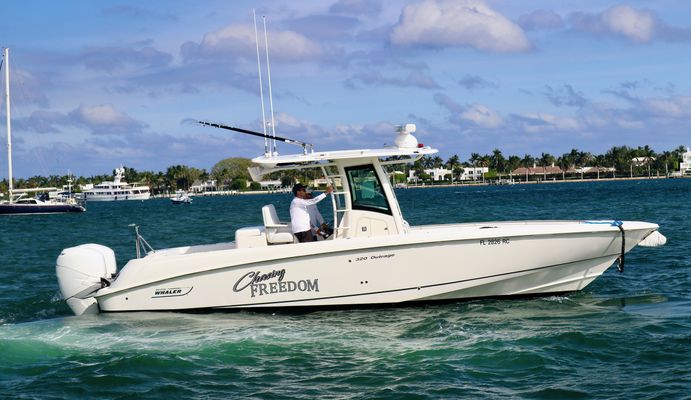 Boston Whaler 320 Outrage - main image