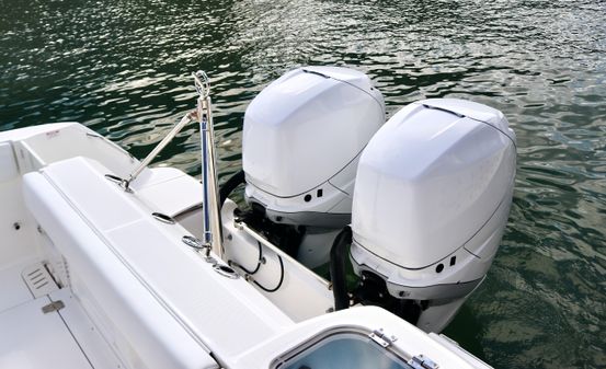 Boston Whaler 320 Outrage image