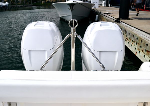 Boston Whaler 320 Outrage image