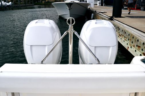 Boston Whaler 320 Outrage image