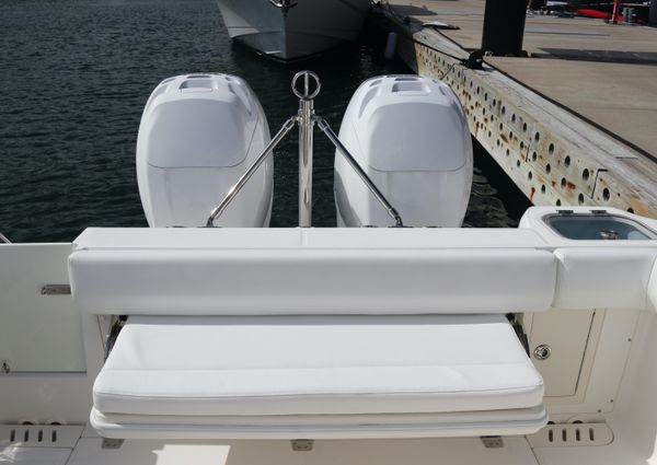 Boston Whaler 320 Outrage image