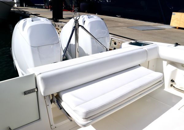 Boston Whaler 320 Outrage image