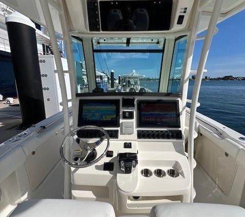 Boston Whaler 320 Outrage image