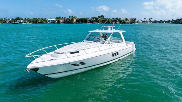 Intrepid 475 Sport Yacht