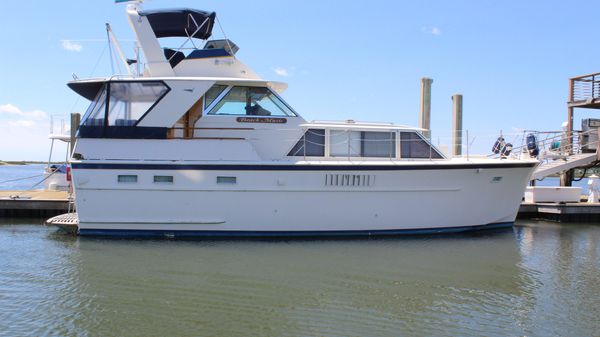 Hatteras 44 Tri Cabin Motor Yacht 