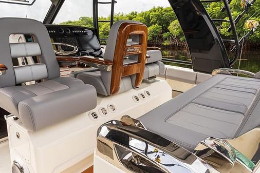 Boston-whaler 420-OUTRAGE image