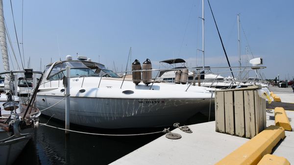 Cruisers Yachts 4270 Express