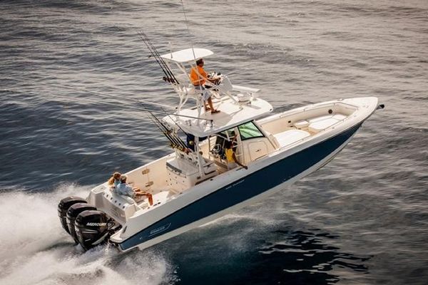 Boston-whaler 350-OUTRAGE - main image