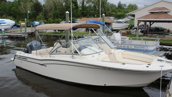Grady-White Freedom 235