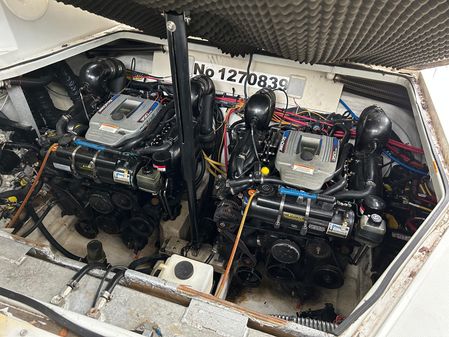 Crownline 330 CR image