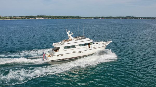 Hatteras 70 Cockpit Motoryacht 