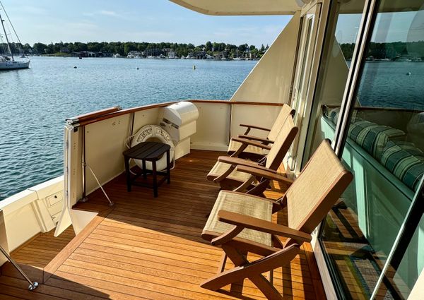 Hatteras 70 Cockpit Motoryacht image