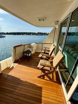 Hatteras 70 Cockpit Motoryacht image