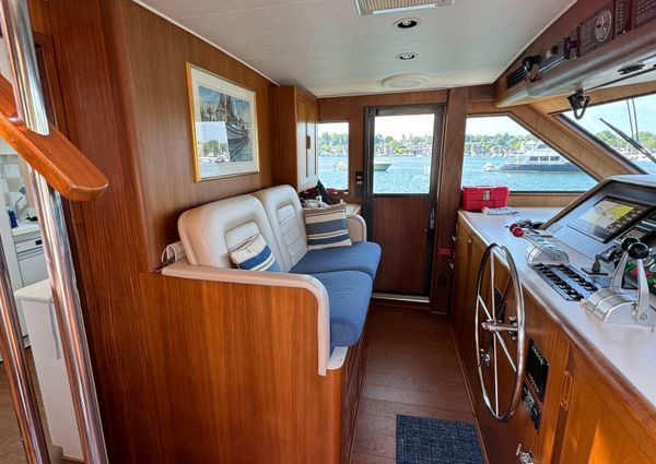 Hatteras 70 Cockpit Motoryacht image