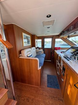 Hatteras 70 Cockpit Motoryacht image