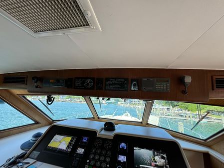 Hatteras 70 Cockpit Motoryacht image