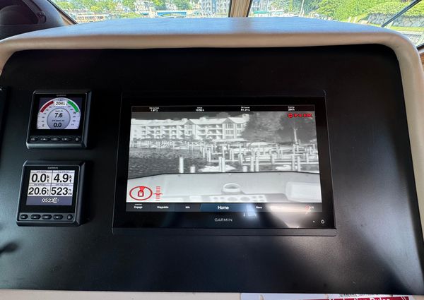 Hatteras 70 Cockpit Motoryacht image