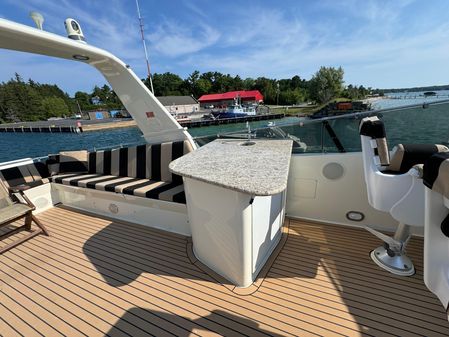 Hatteras 70 Cockpit Motoryacht image