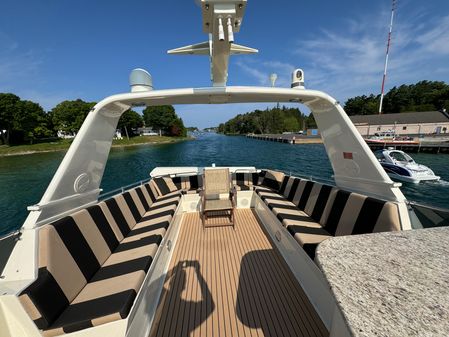 Hatteras 70 Cockpit Motoryacht image