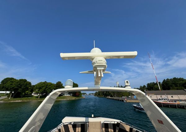 Hatteras 70 Cockpit Motoryacht image