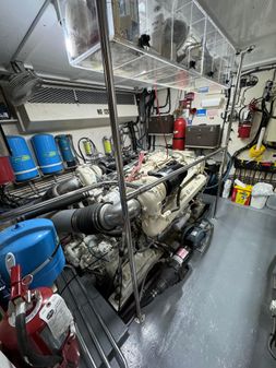 Hatteras 70 Cockpit Motoryacht image