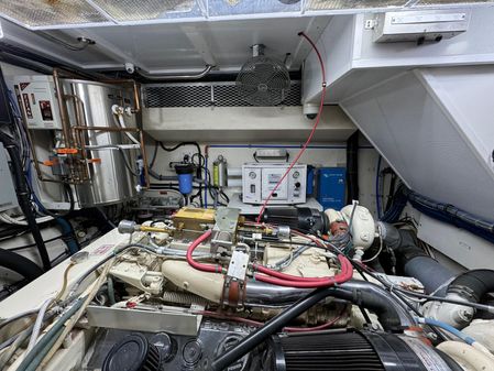 Hatteras 70 Cockpit Motoryacht image