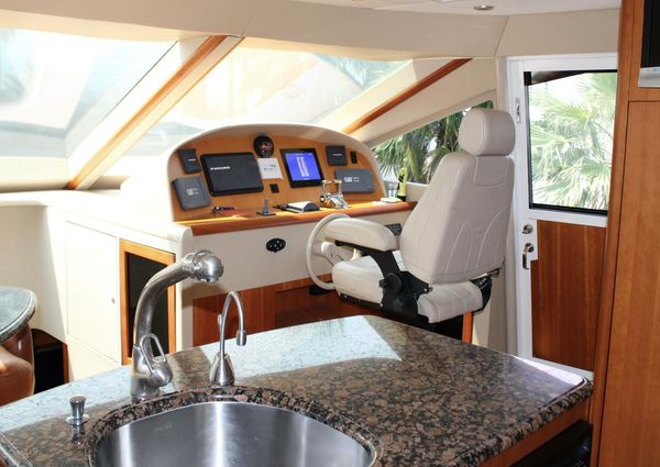 Lazzara 74 MOTOR YACHT image