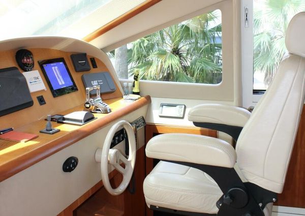 Lazzara 74 MOTOR YACHT image