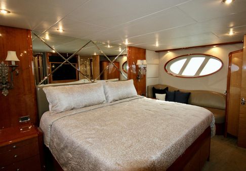 Lazzara 74 MOTOR YACHT image