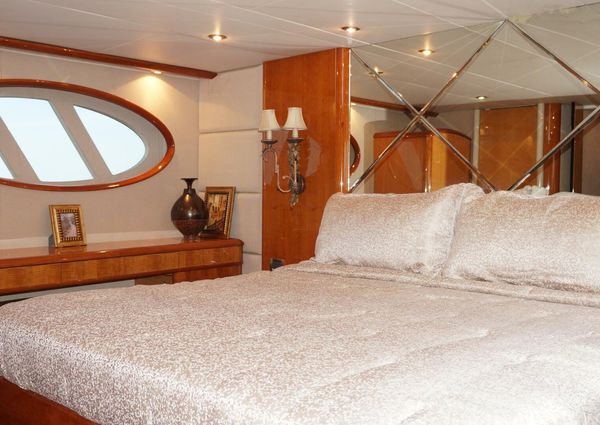 Lazzara 74 MOTOR YACHT image