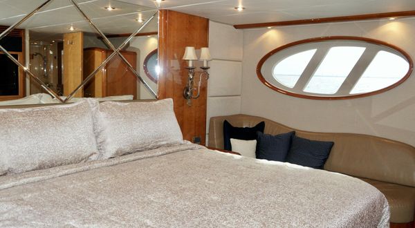 Lazzara 74 MOTOR YACHT image