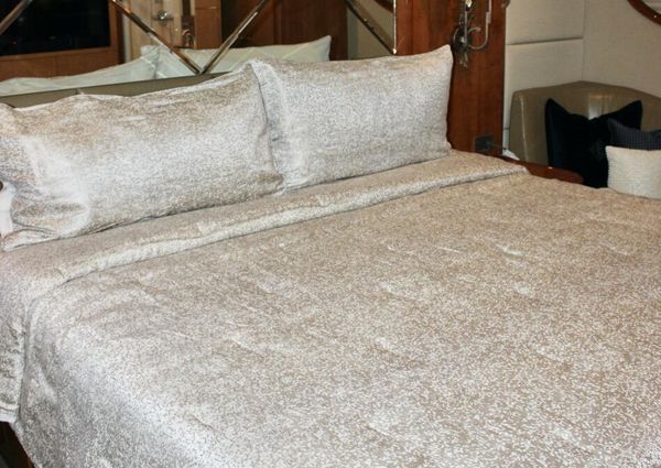 Lazzara 74 MOTOR YACHT image